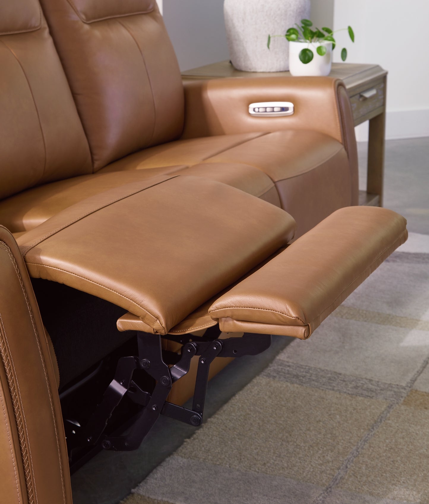 Tryanny PWR REC Sofa with ADJ Headrest