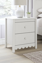 Load image into Gallery viewer, Hallityn Full Panel Headboard with Dresser and 2 Nightstands
