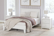 Load image into Gallery viewer, Hallityn Full Panel Platform Bed with Dresser and Chest
