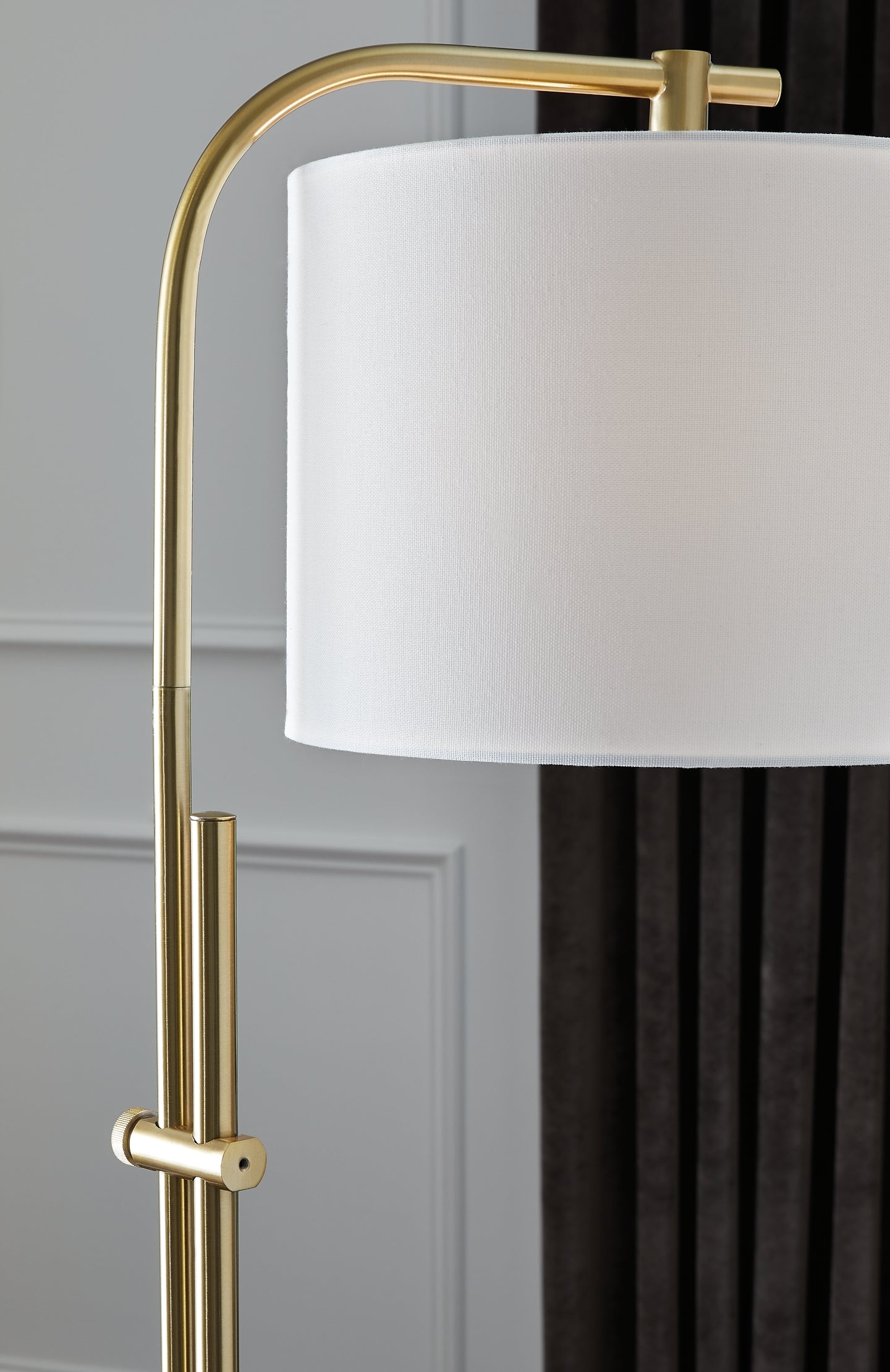 Baronvale Metal Floor Lamp (1/CN)